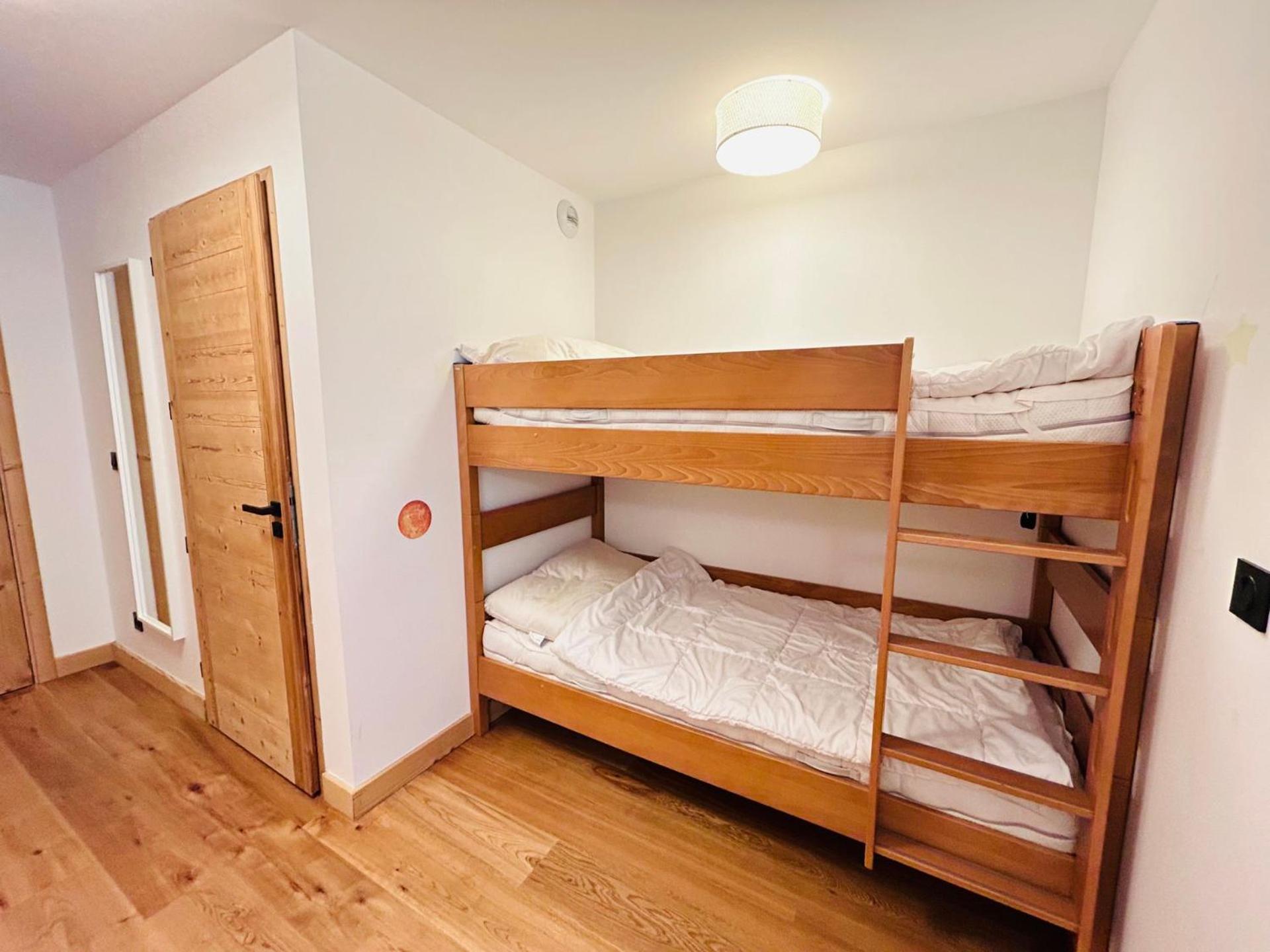 Cairn Harmony - B103 Apartment เลส์เฌต์ ภายนอก รูปภาพ
