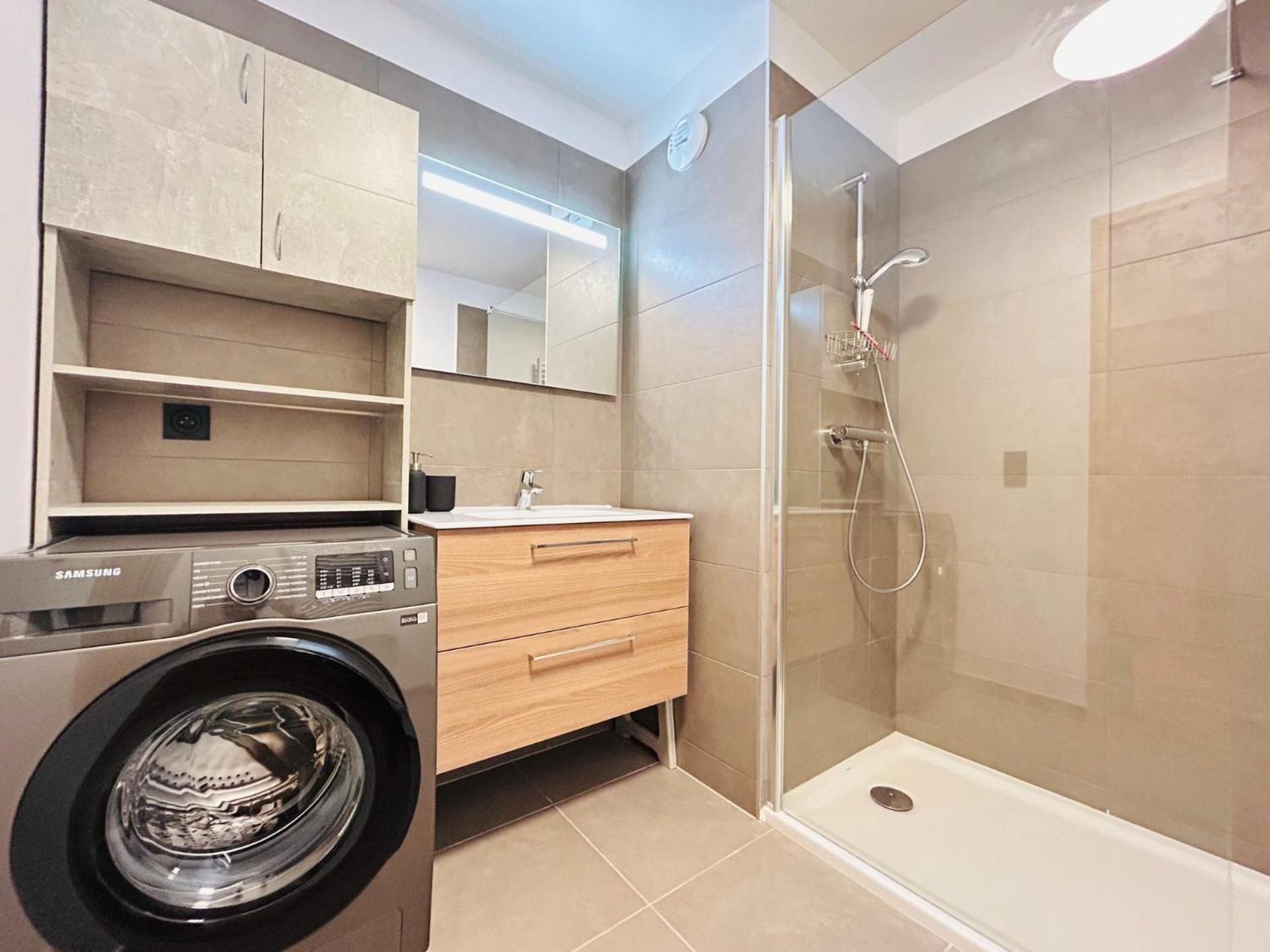 Cairn Harmony - B103 Apartment เลส์เฌต์ ภายนอก รูปภาพ