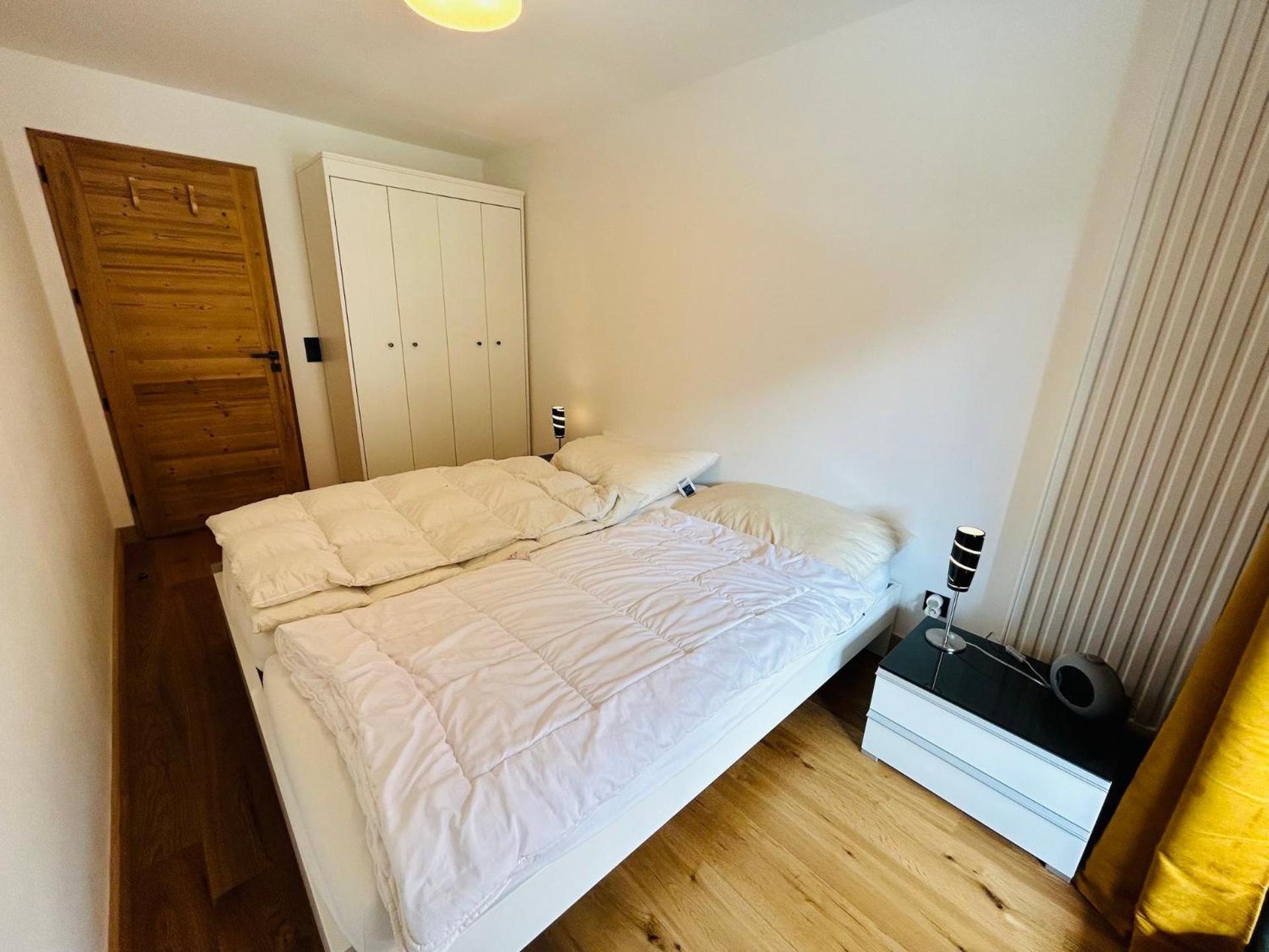 Cairn Harmony - B103 Apartment เลส์เฌต์ ภายนอก รูปภาพ